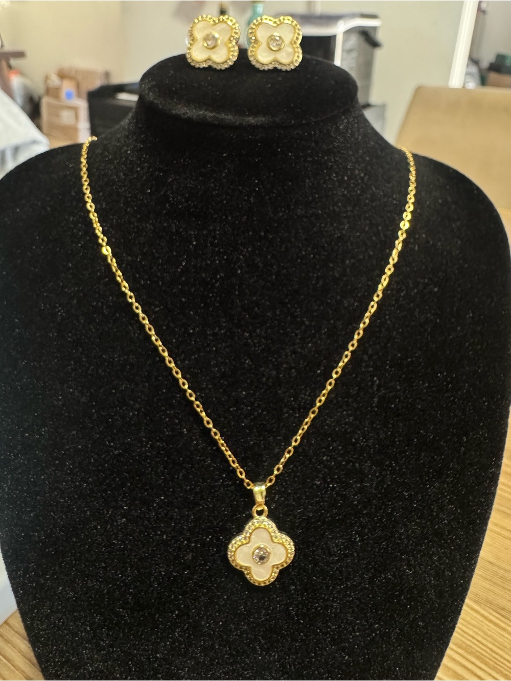 Gold Floral Jewelry Set – Necklace & Stud Earrings – Stainless Steel